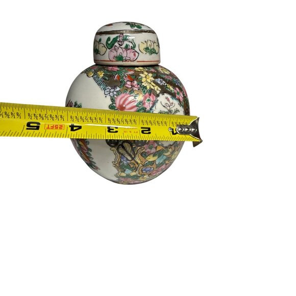 Chinese Rose Medallion Porcelain Ginger Jar Hand Painted Floral and Figures - Picture 10 of 10